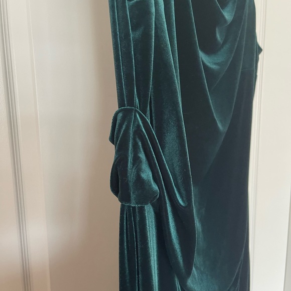 Jessica Howard Emerald Green velvet 24W cocktail dress - Picture 3 of 3